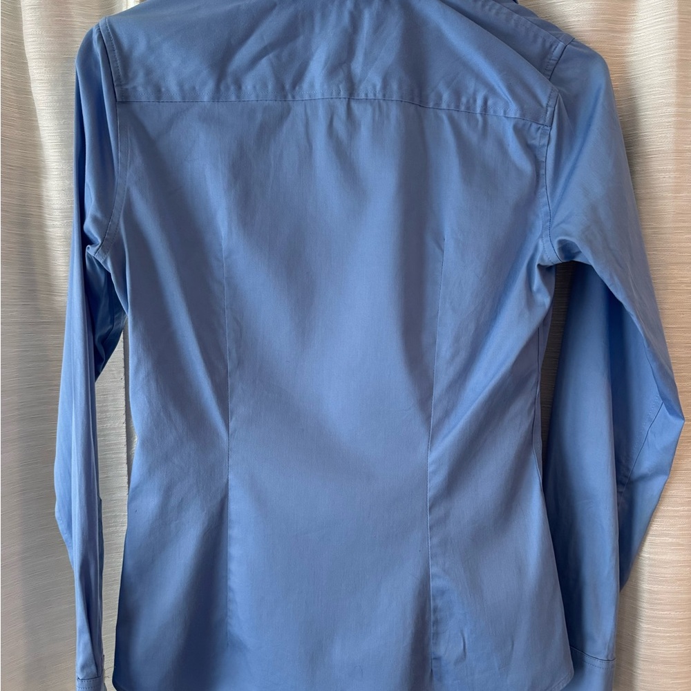 Banana Republic No-Iron Blue Button-Up Blouse - Picture 4 of 4